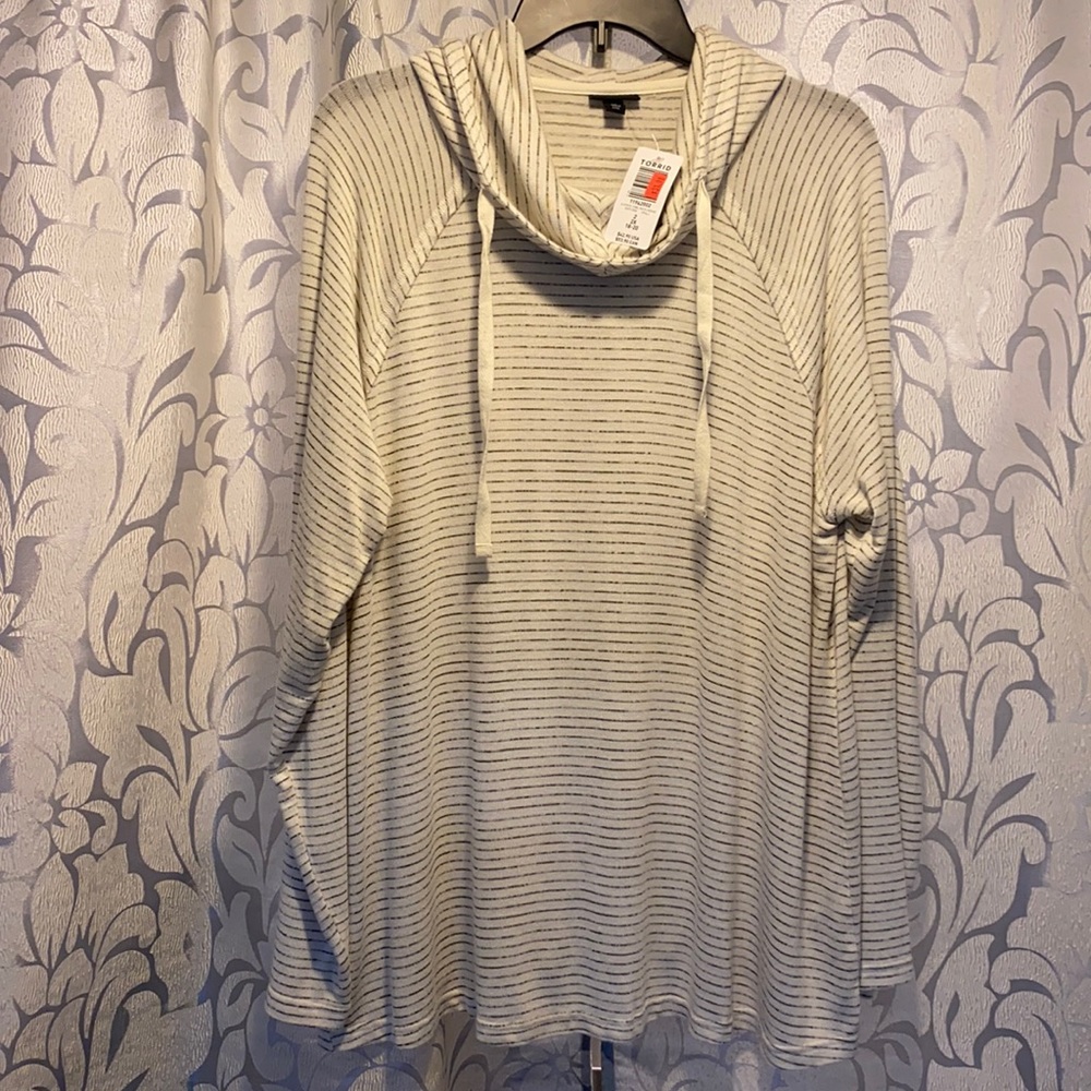 Hooded shirt
